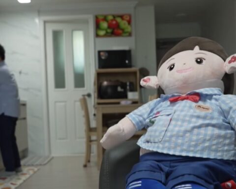 Usamljenost zamenjuju roboti: Veštačka inteligencija postaje porodica za milione starih ljudi