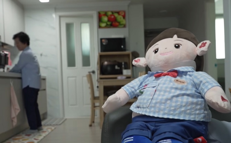 Usamljenost zamenjuju roboti: Veštačka inteligencija postaje porodica za milione starih ljudi