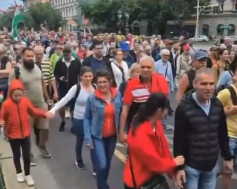 Mađari izviždali novog premijera zbog migrantskog pakta EU