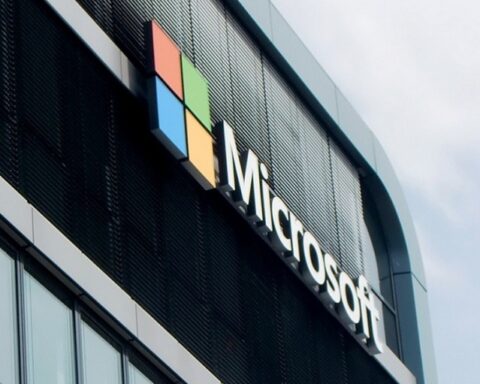 Majkrosoft ukida 4.800 radnih mesta dok ulaže milijarde u veštačku inteligenciju