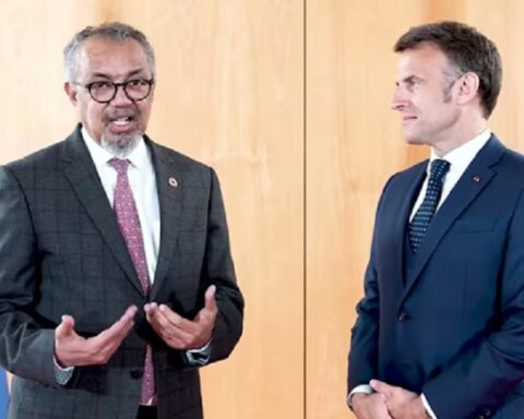 Makron i Tedros traže obaveznu proveru godina na društvenim mrežama