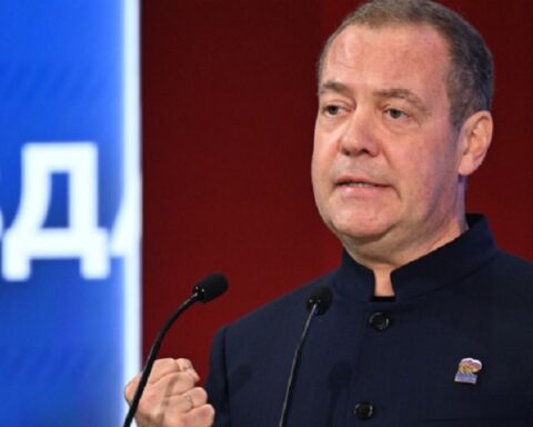 Rusija može da opstane samo ako pobedi: Medvedev tvrdi da Zapad želi njeno uništenje preko Kijeva