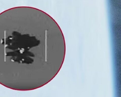Pentagon objavio nove NLO dosijee: Misteriozni objekti, zeleni zraci i snimci nepoznatih letelica