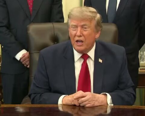 Tramp ponovo pokreće rat sa Iranom: Amerika najavila nove udare i kontrolu Ormuskog moreuza