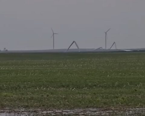 Vetar uništio vetroturbine: Simbol „zelene budućnosti“ pao pred snagom prirode