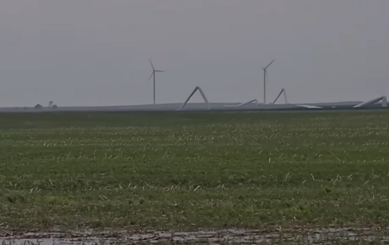 Vetar uništio vetroturbine: Simbol „zelene budućnosti“ pao pred snagom prirode