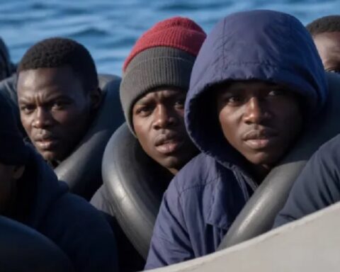 Zašto oni dobijaju sve BESPLATNO? Vodafone deli SIM kartice migrantima