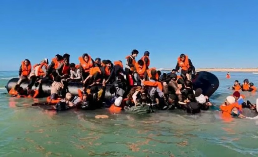 Migranti koji su čamcima stigli u Britaniju sada brojniji od britanskih vojnika
