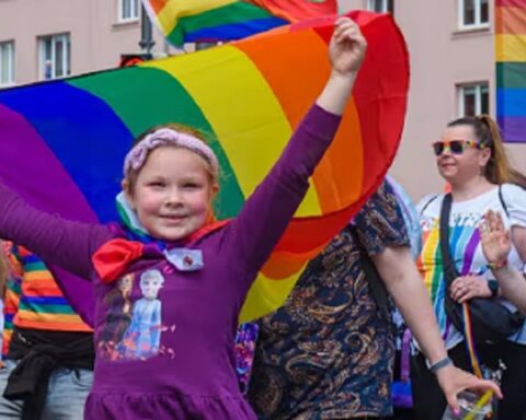 A. Džej Rajs: Transrodna agenda je "normalizacija sadizma"