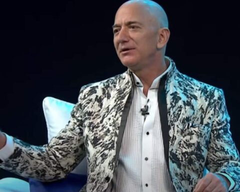 Džef Bezos: Veštačka inteligencija mogla bi da omogući trodnevnu radnu nedelju i život porodica od jedne plate