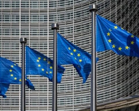 Pod Trampovim pritiskom, EU odustaje od digitalnog poreza i uvodi namet za velike kompanije