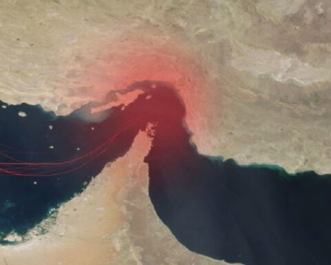 Iran tvrdi da su američki ratni brodovi pobegli iz Ormuskog moreuza