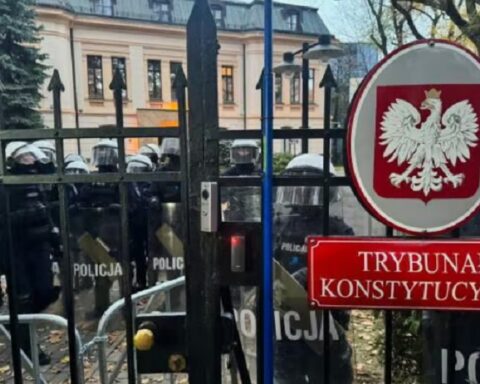 Poljski predsednik se fizički probijao u Ustavni sud usred sukoba sa Tuskovom proevropskom vladom